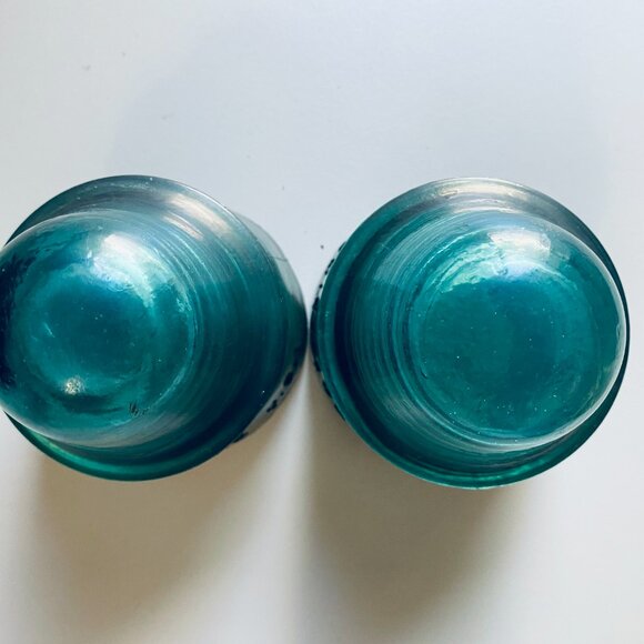 2 VNTG Blue Glass Electric Insulators Hemingray-19 Beaded Bottom, 1 W/Chip ("N") - Picture 5 of 8